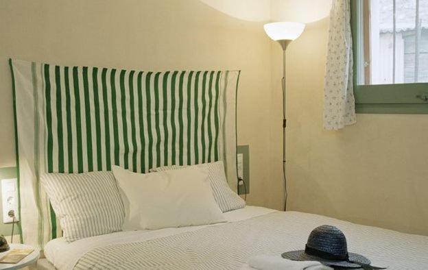 Apartamentos Saltarel-Lo Besalú Oda fotoğraf